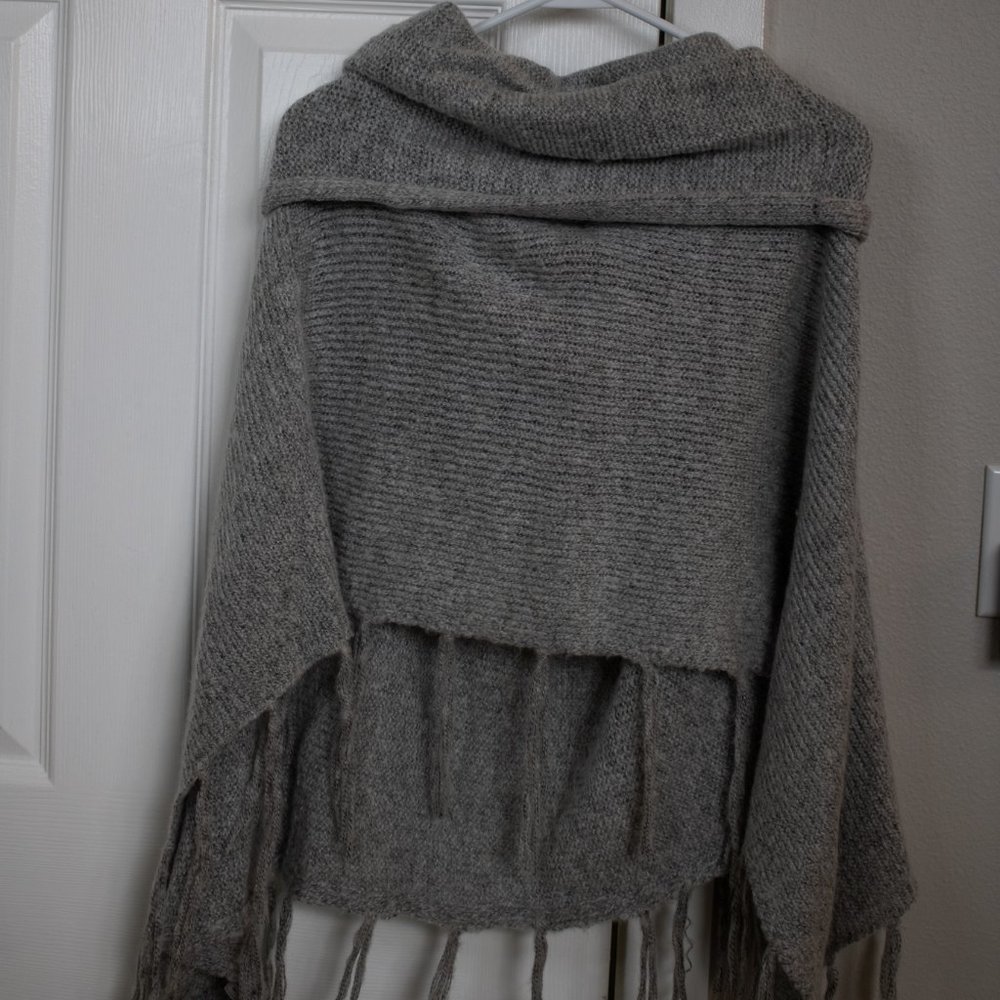 Aldo's Gray Shawl